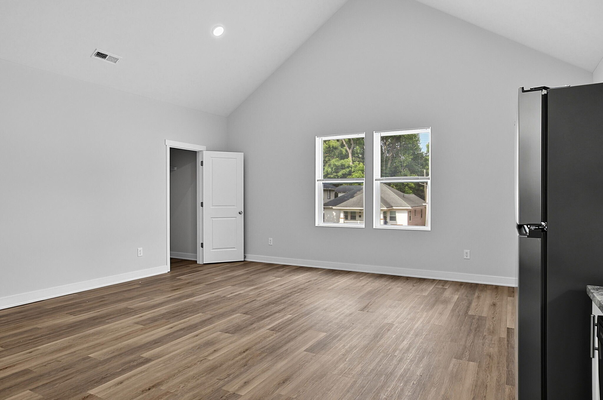 Building Photo - 3955 Rookwood Ave