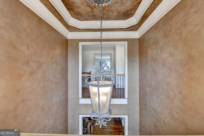 Building Photo - 8910 Pinehurst Cove