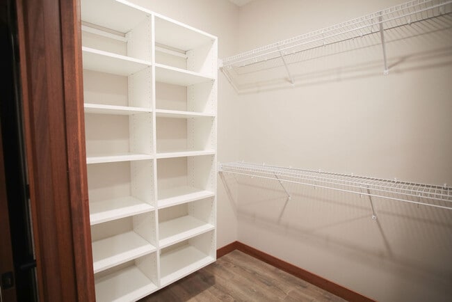 Building Photo - 1926 W 6th St