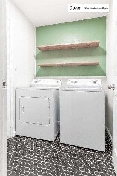 Building Photo - Room in Shared 4 bed/2 bath home