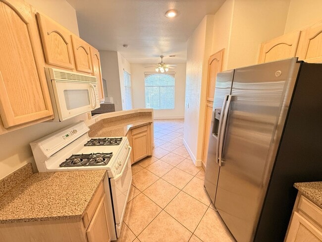 Building Photo - 2050 W Warm Springs Rd