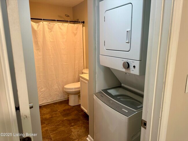 Building Photo - 219 Middletown Square