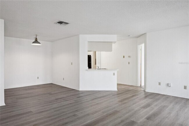 Building Photo - 2550 N Alafaya Trail