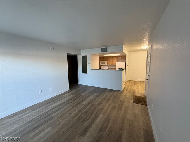 Building Photo - 8070 W Russell Rd