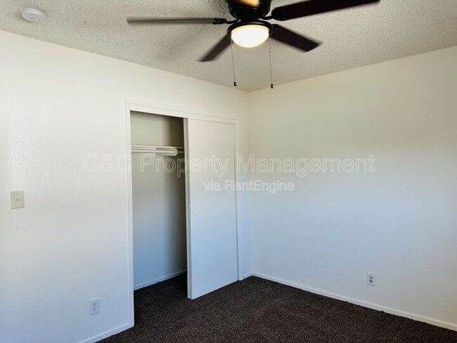 Building Photo - 1668 W Ashlan Ave