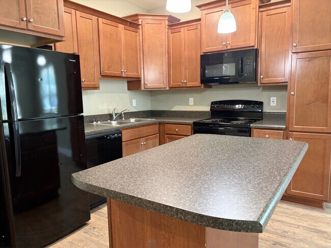 Building Photo - 2206 Cedarbrook Ct