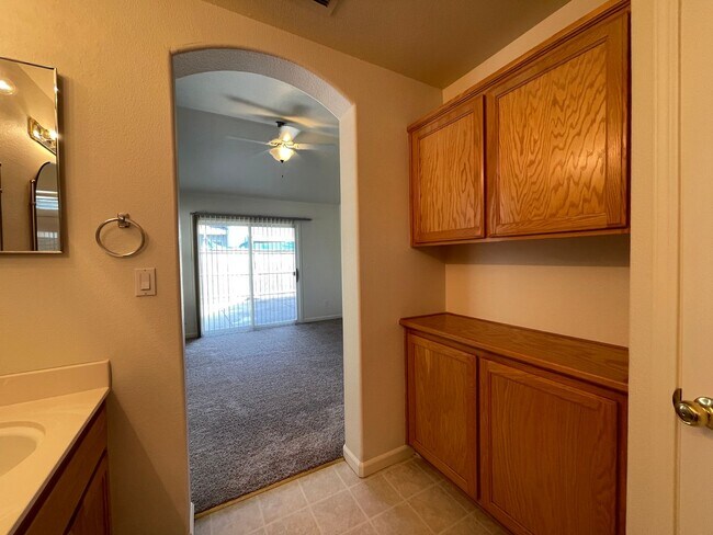 Building Photo - Charming single story home located on the ...