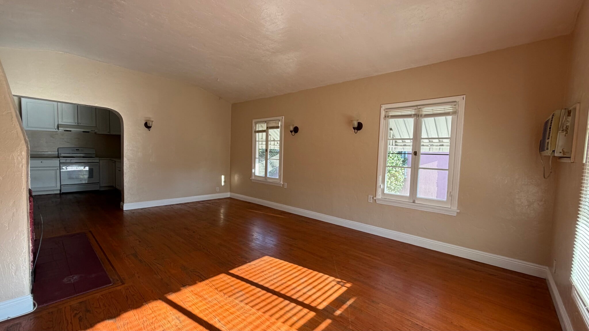 Building Photo - 1034 S 4th St