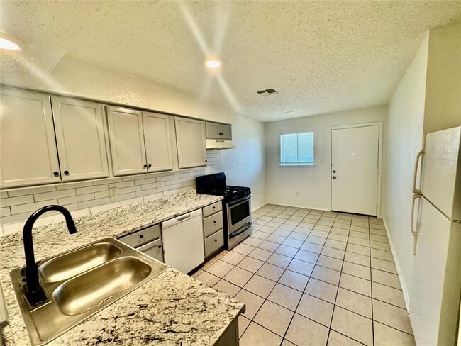 Building Photo - 5105 Purple Sage Dr