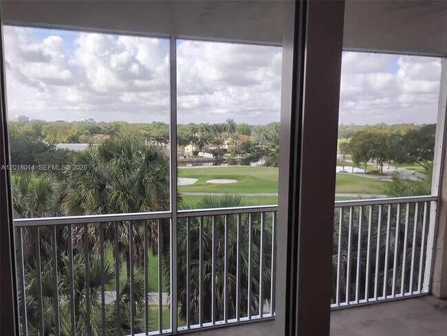 Building Photo - 250 Jacaranda Dr