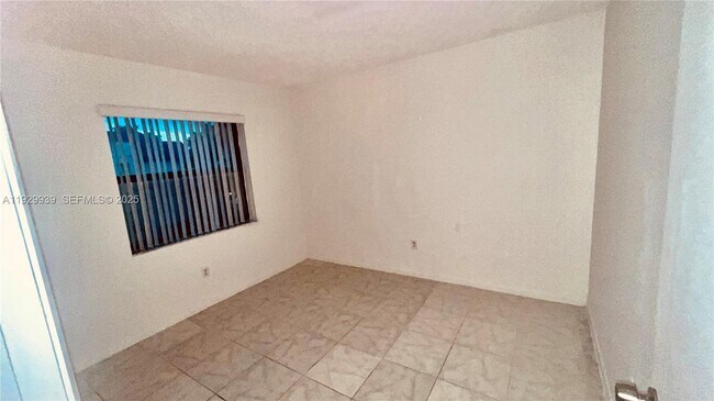 Building Photo - 851 NE 207th Ln