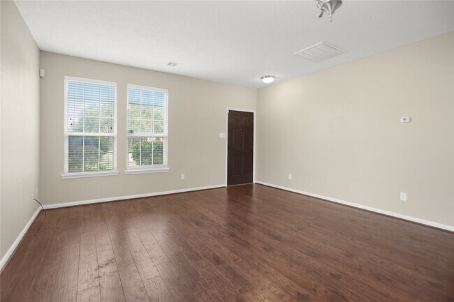 Building Photo - 692 Casual Ln