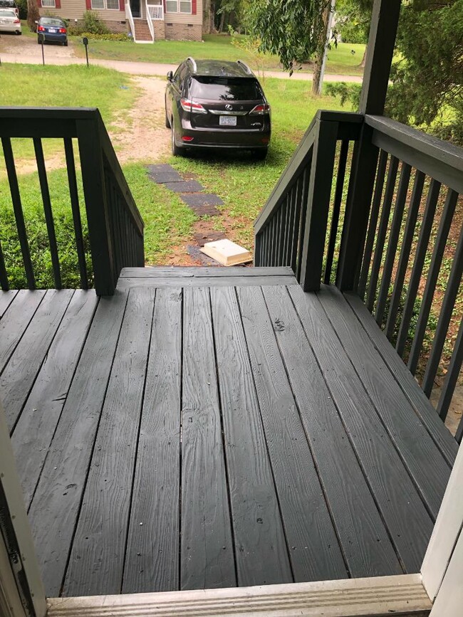 Building Photo - 208 Dent Ln