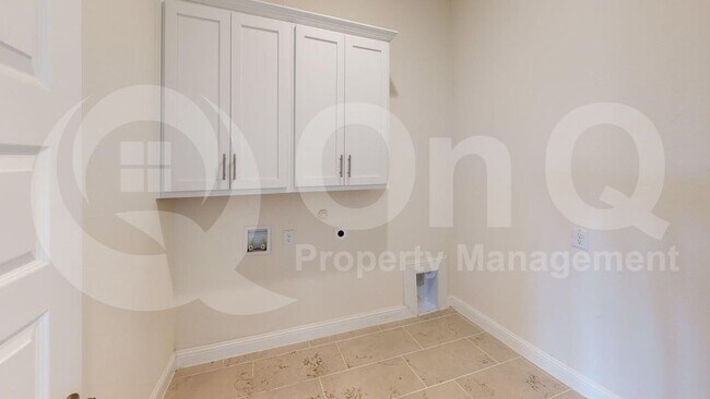 Building Photo - 333 ELK Dr