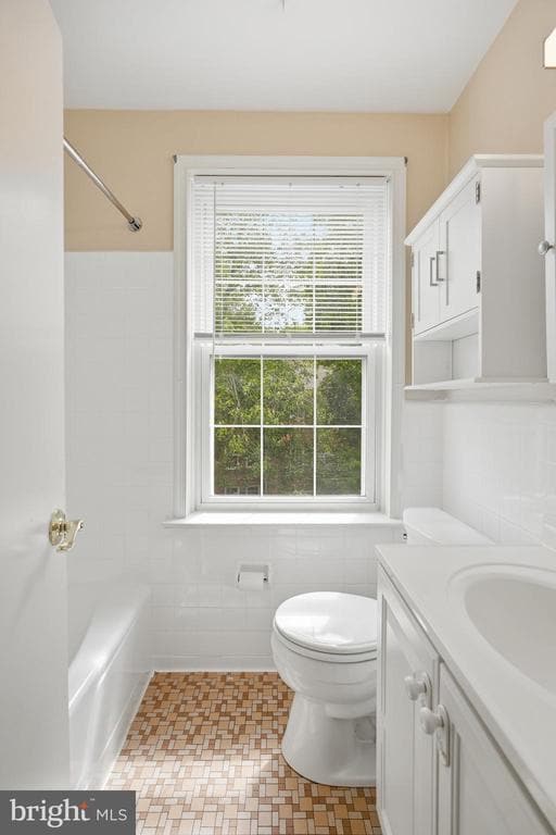 Building Photo - 3535 Chevy Chase Lake Dr