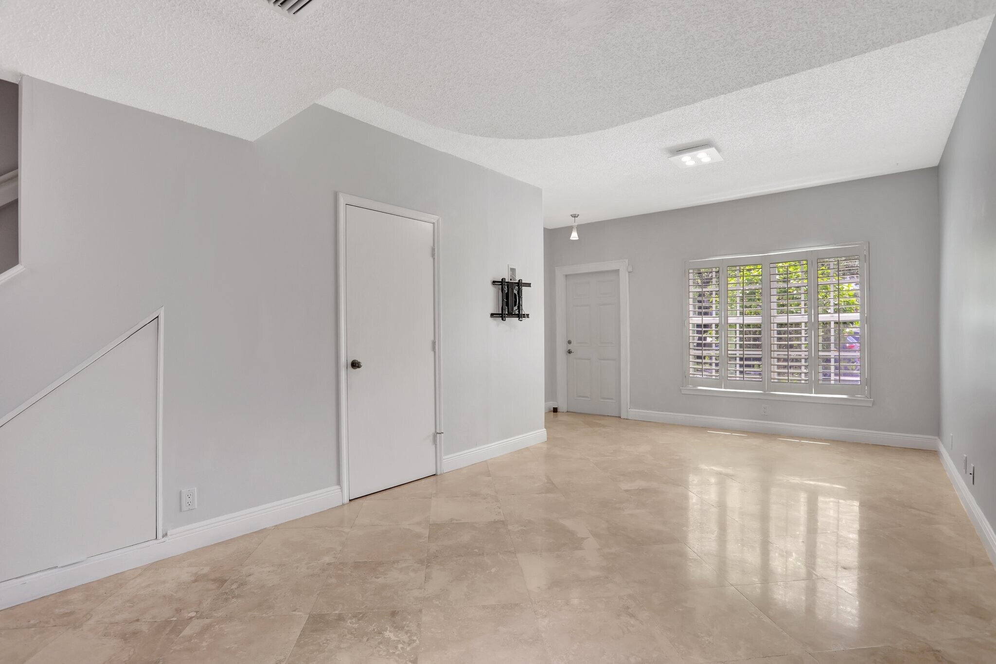 Building Photo - 3392 Cabaret Ln
