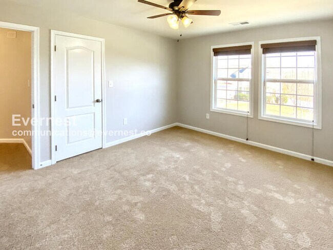 Building Photo - 99 Coachman Cir