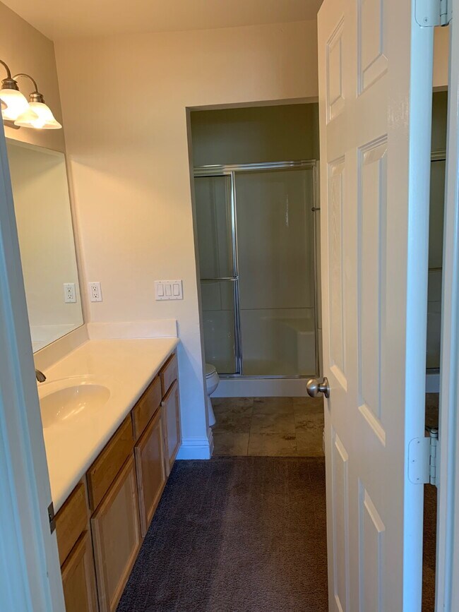 Building Photo - $2,700 - 2 Bed / 2 Bath Condo in Mira Mesa