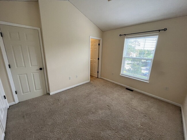 Building Photo - 39 Grandview Dr