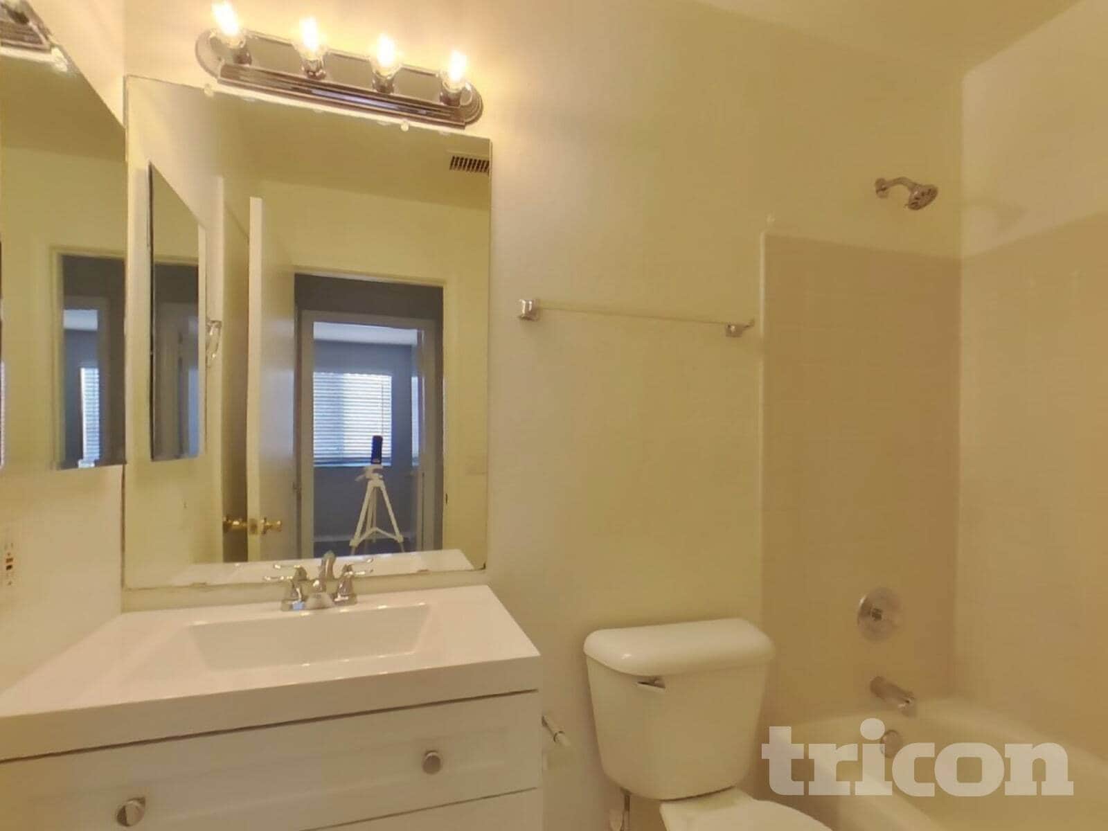 Building Photo - 8363 W Audrey Ln