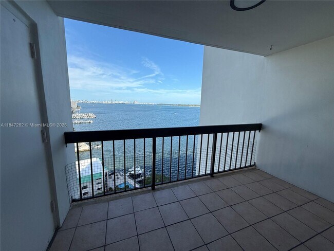 Building Photo - 2333 Brickell Ave