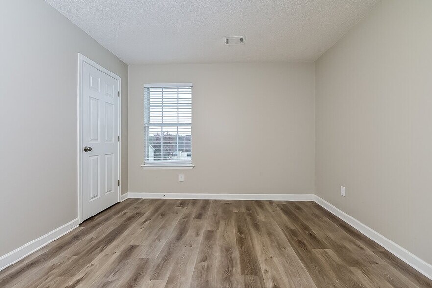 Building Photo - 3360 Waggoner Ln