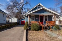 Building Photo - Cozy renovated 2 bedroom 1 bath in the hea...