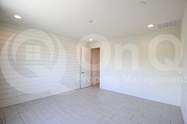 Building Photo - 7330 E Vista Bonita Dr