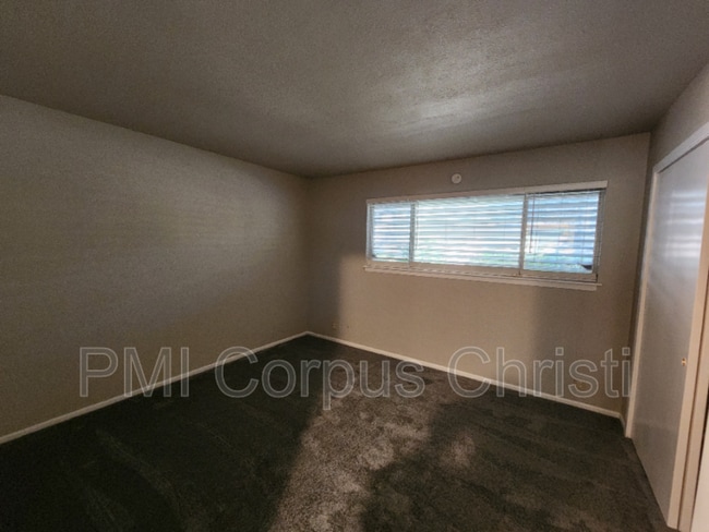Building Photo - 6132 Hidden Cove