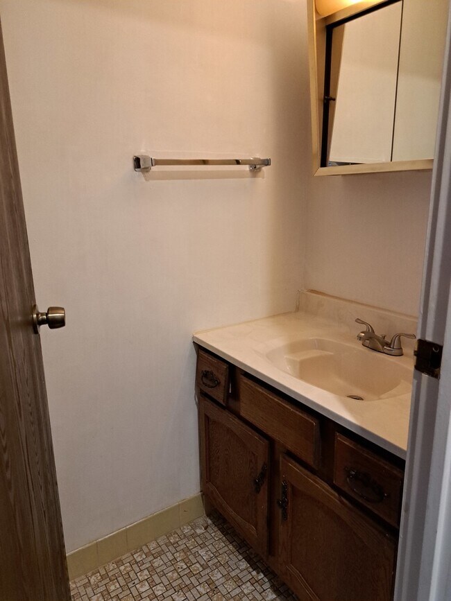 Building Photo - 13 Timber Ln