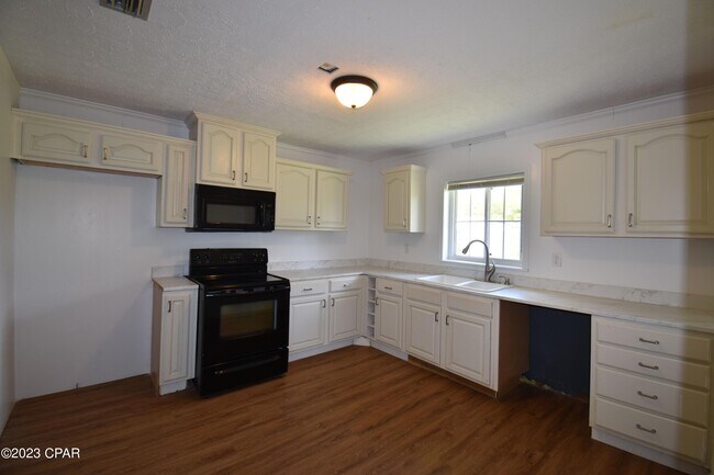 Building Photo - 1815 Arthur Ave