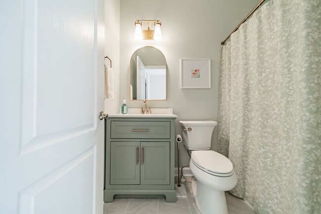 Building Photo - UPGRADES! Two Bedroom Townhouse in Charlotte