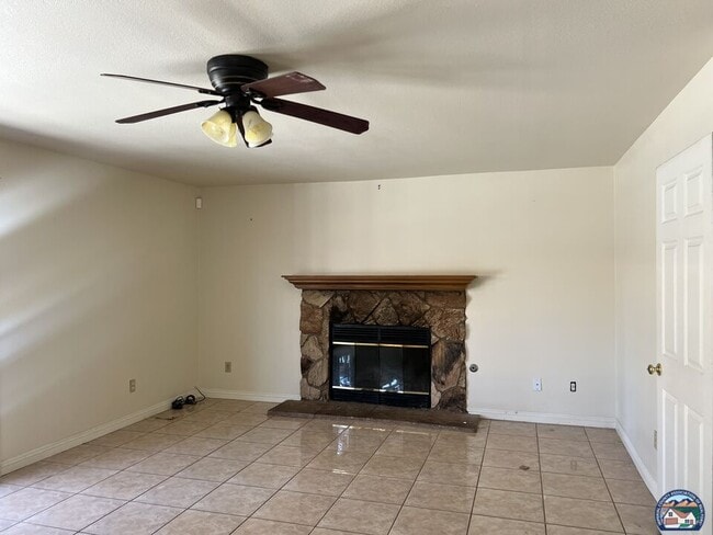 Building Photo - 1240 E Calle De Oro