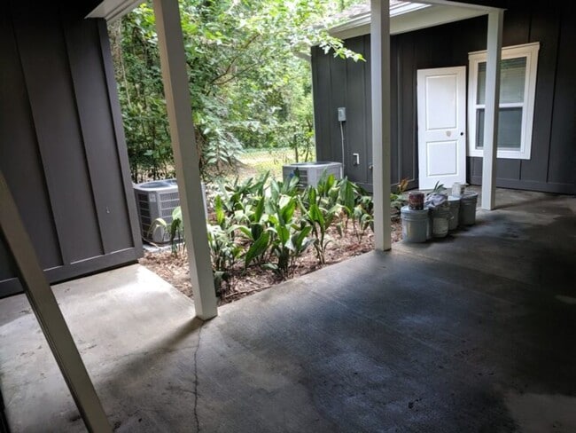 Building Photo - 1 mile to FSU 4 Bedroom 4 Bath - Upscale House