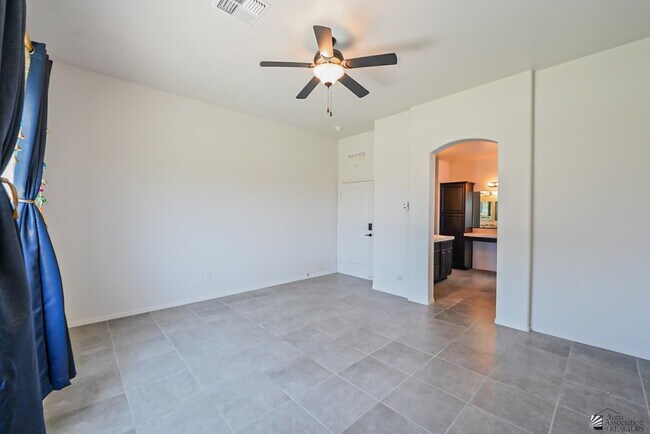 Building Photo - 3457 W 39th Ln