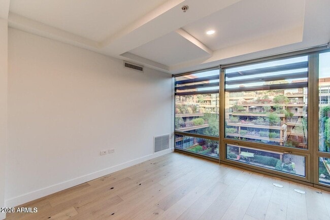 Building Photo - 7121 E Rancho Vista Dr