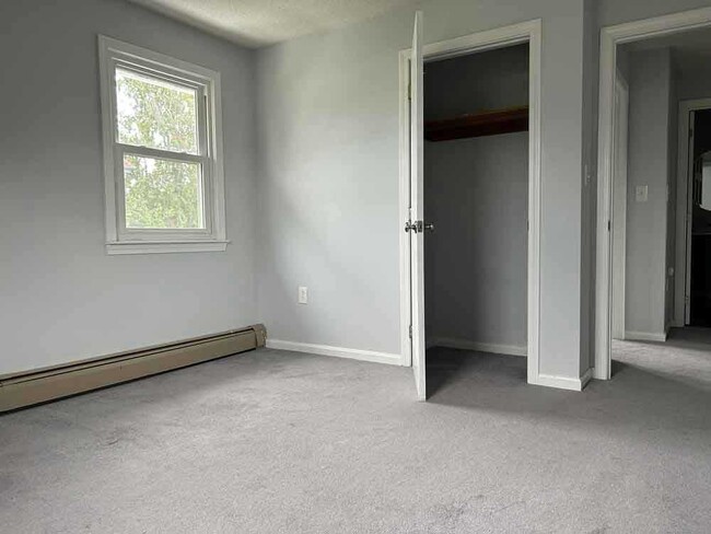 Building Photo - 405 Cilley Rd
