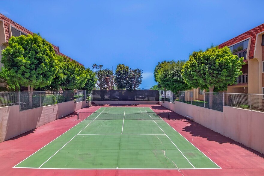 Building Photo - 2001 E 21st St