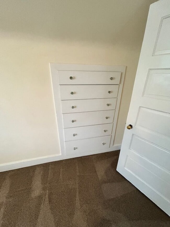 Building Photo - Charming Cape