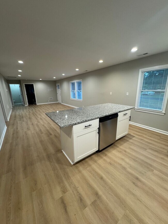 Building Photo - 4 Bed, 2.5 Bath with Park Access in the perfect location in Nicholasville! Stainless Steel Applia...