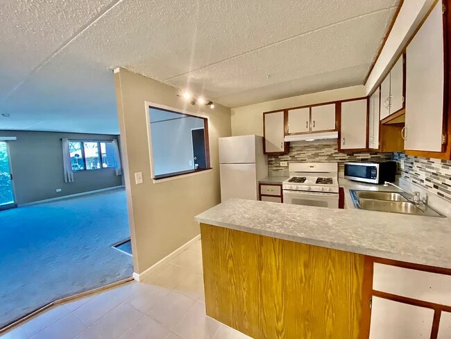 Building Photo - 5S070 Pebblewood Ln