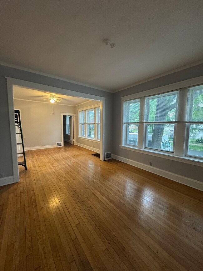 Building Photo - 3008 W Cullom Ave