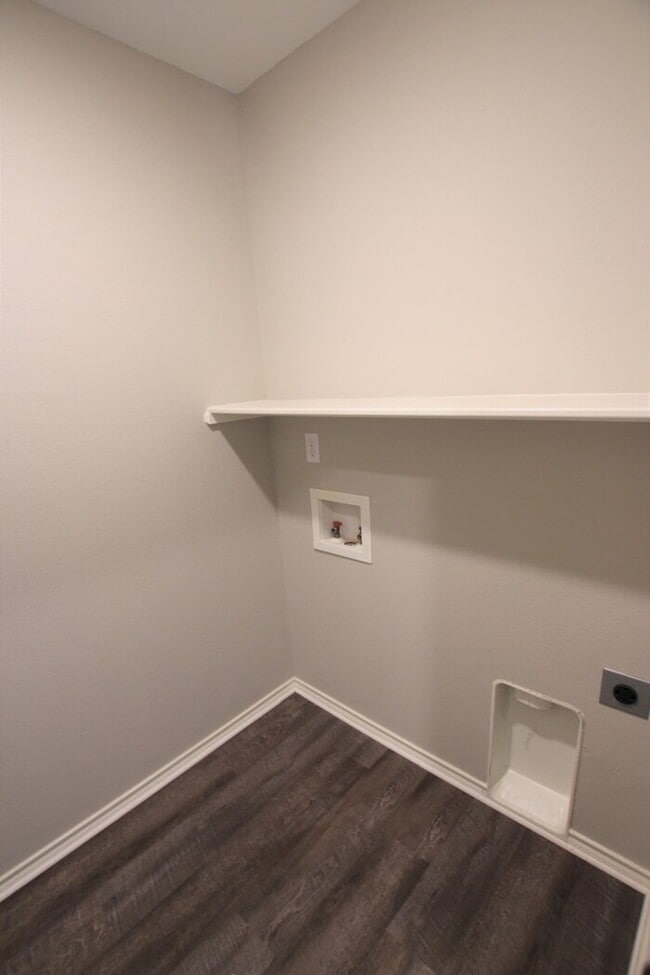 Building Photo - 3 Bedroom 2 Bath in Whitehouse ISD!
