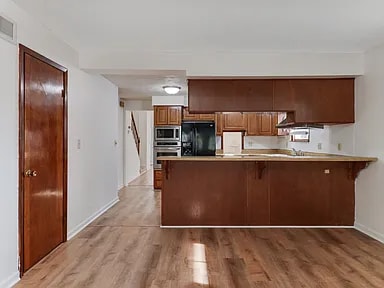 Building Photo - 913 S Linden St