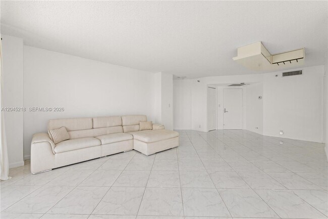 Building Photo - 3530 Mystic Pointe Dr