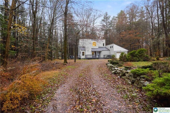 Building Photo - 421 King Arthur Rd