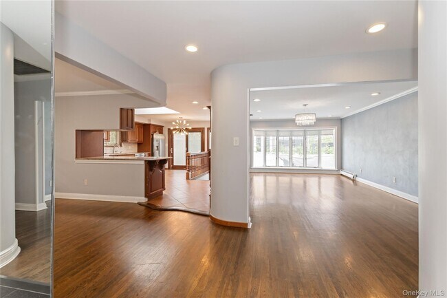 Building Photo - 655 Diane Pl