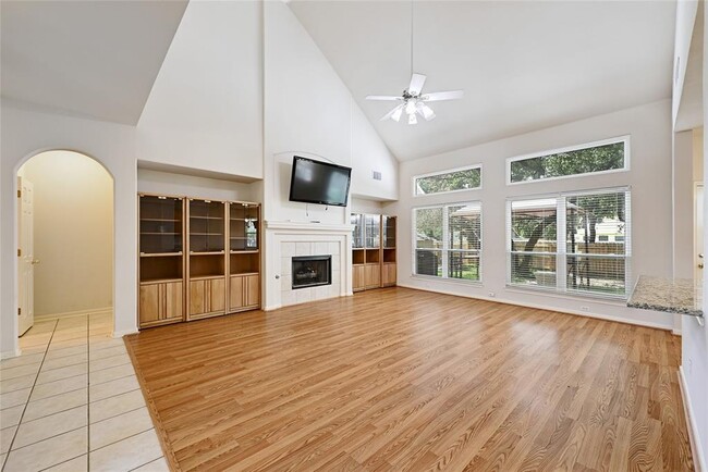 Building Photo - 1230 Heppner Dr
