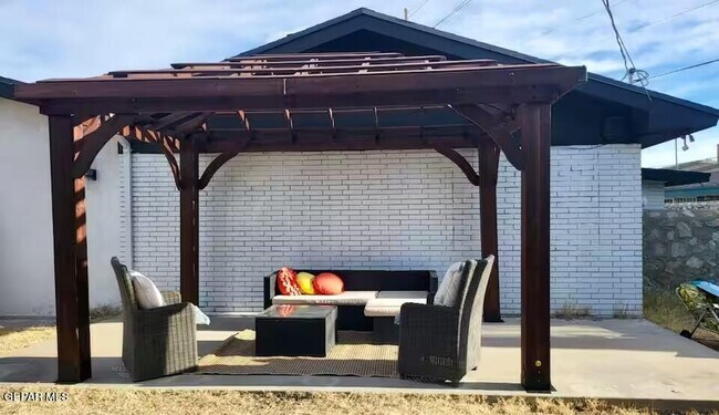 Building Photo - 9100 Parkland Dr