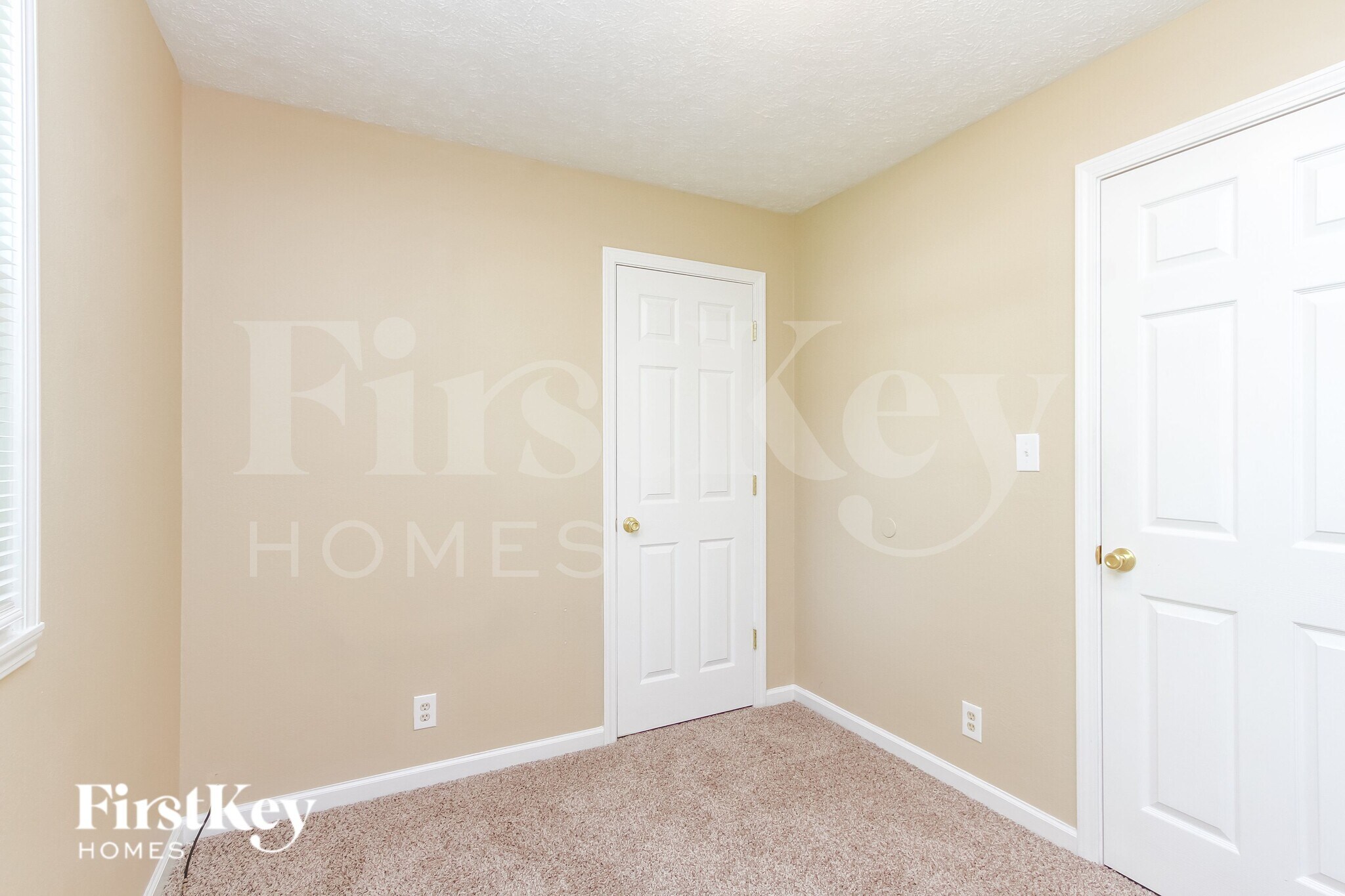 Building Photo - 702 Delbrook Dr